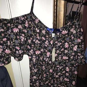 NEW! Off the shoulder floral top!